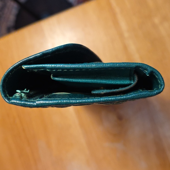 Vintage Handmade Vibrant Green Floral Embossed Wallet - Picture 6 of 15